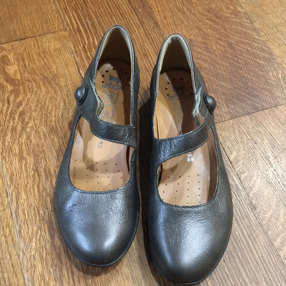 Mephisto Mary Janes Leather size 8.5